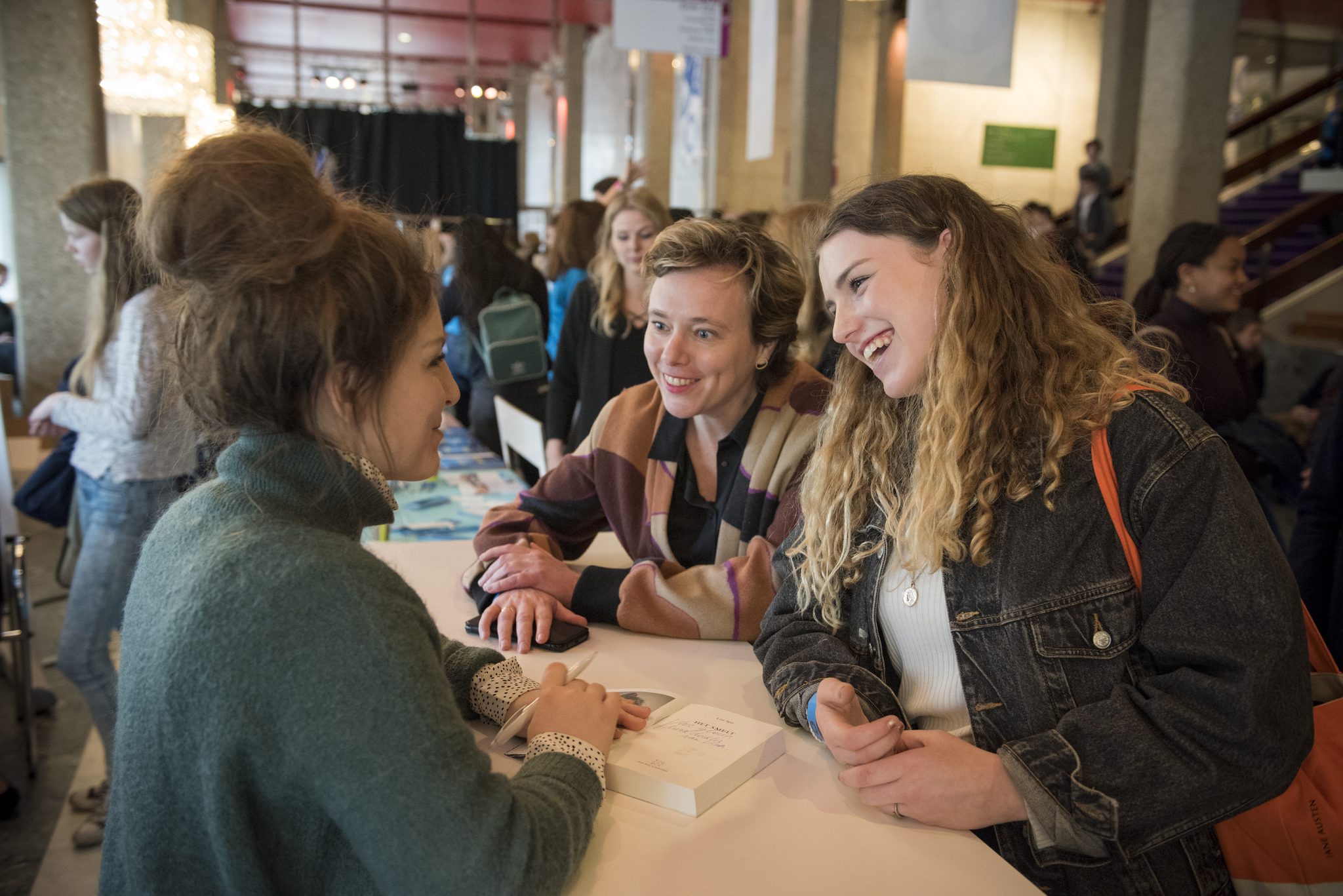 Inspiratie, waar halen ze het vandaan? Dag van de Literatuur Inspiratie, waar halen ze het vandaan? Dag van de Literatuur